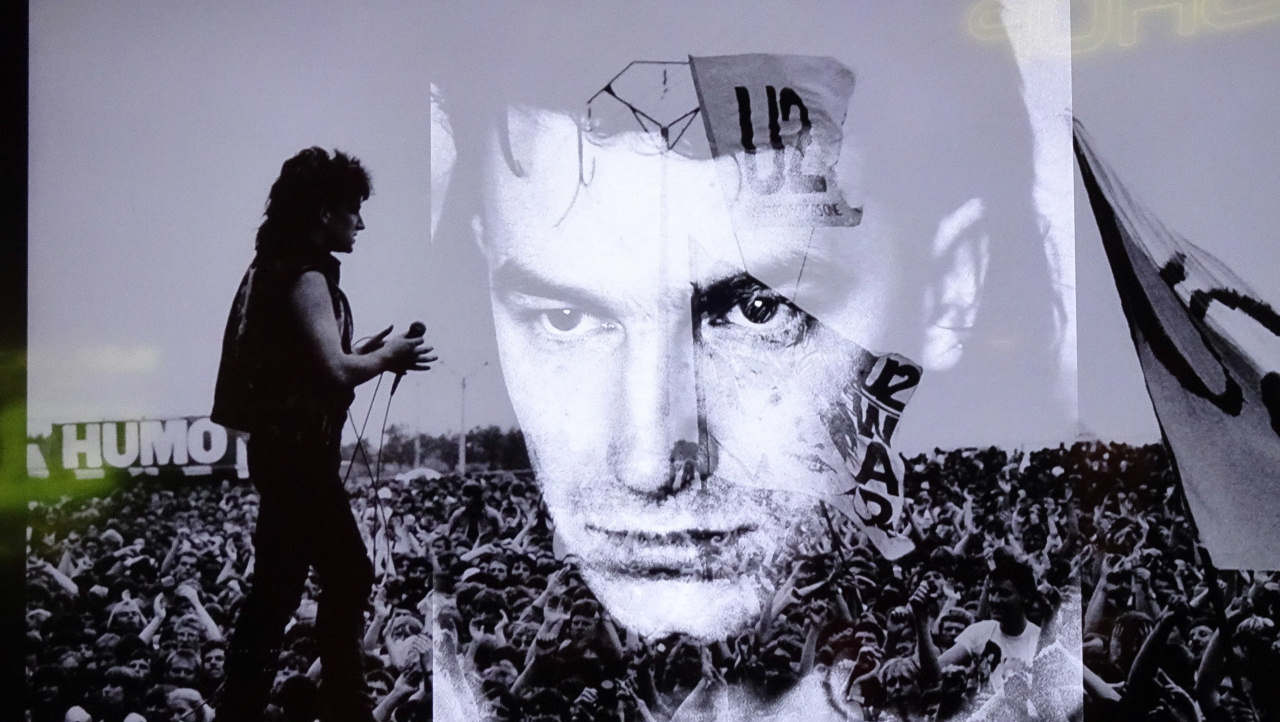 Morphing black-and-white images of Bono by Anton Corbijn